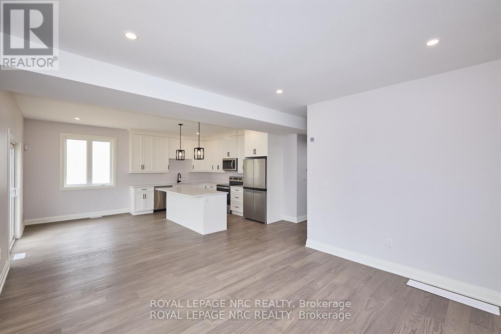 149 Hodgkins Avenue, Thorold (Allanburg/thorold South), Ontario  L2V 0M6 - Photo 12 - X12431741