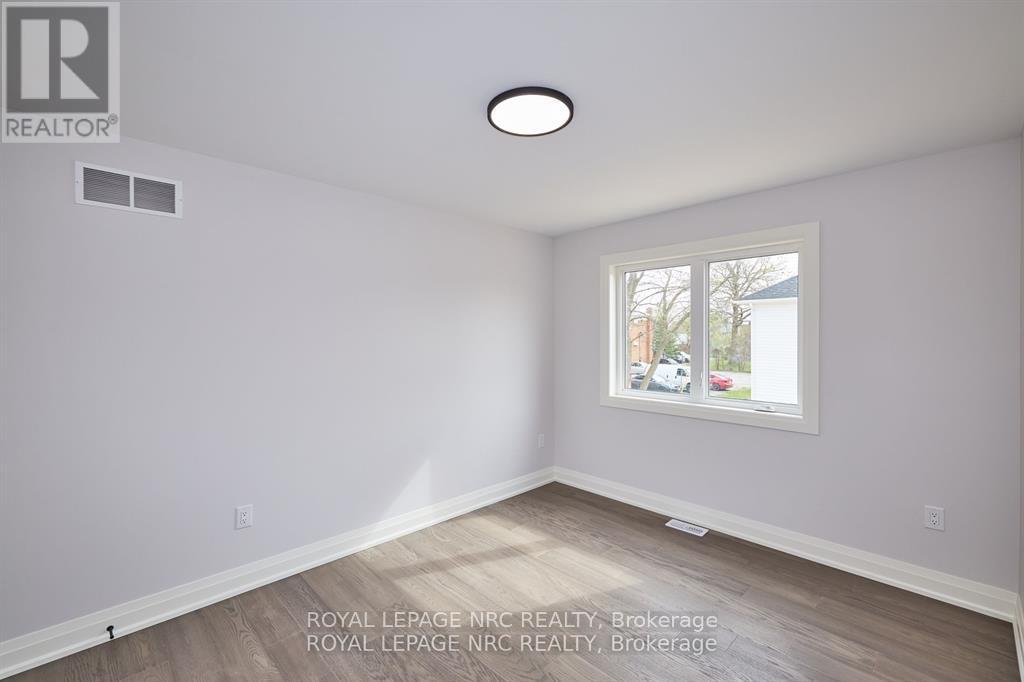 149 Hodgkins Avenue, Thorold (Allanburg/thorold South), Ontario  L2V 0M6 - Photo 16 - X12431741