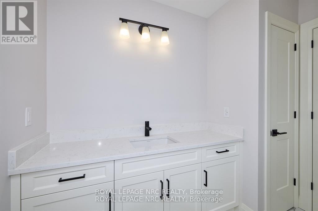 149 Hodgkins Avenue, Thorold (Allanburg/thorold South), Ontario  L2V 0M6 - Photo 26 - X12431741
