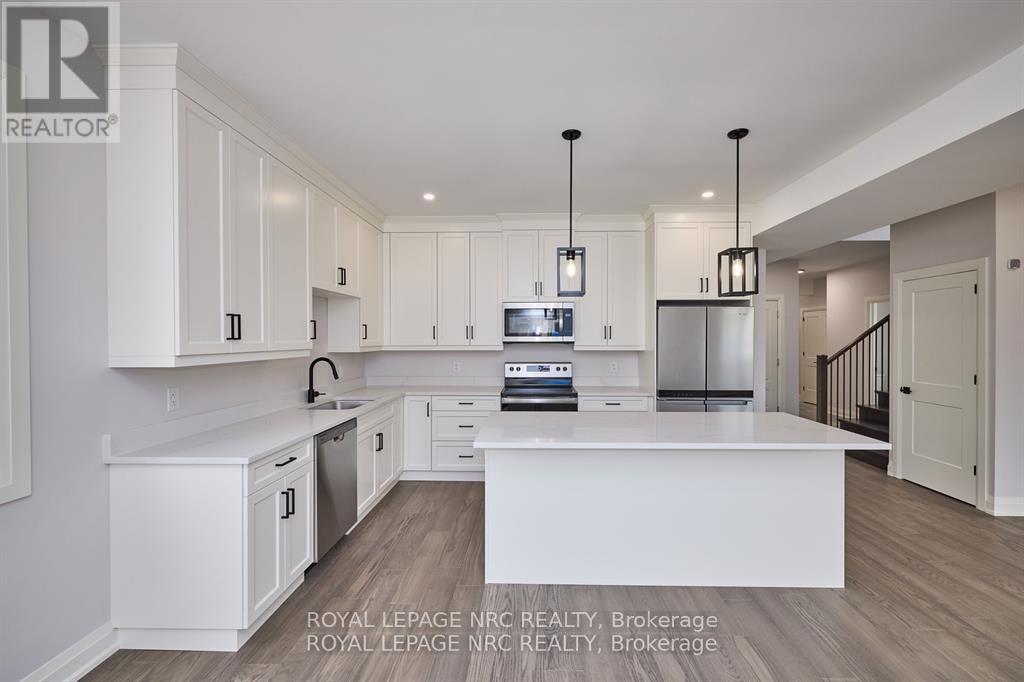 149 Hodgkins Avenue, Thorold (Allanburg/thorold South), Ontario  L2V 0M6 - Photo 5 - X12431741