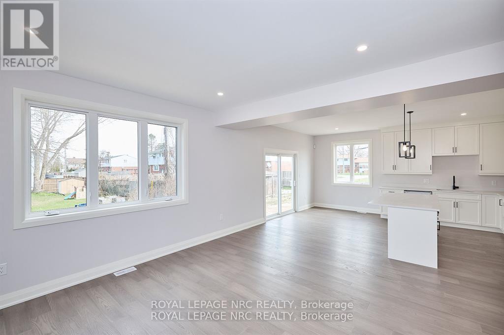 195 Hodgkins Avenue, Thorold (Allanburg/thorold South), Ontario  L2V 0M6 - Photo 12 - X12431743