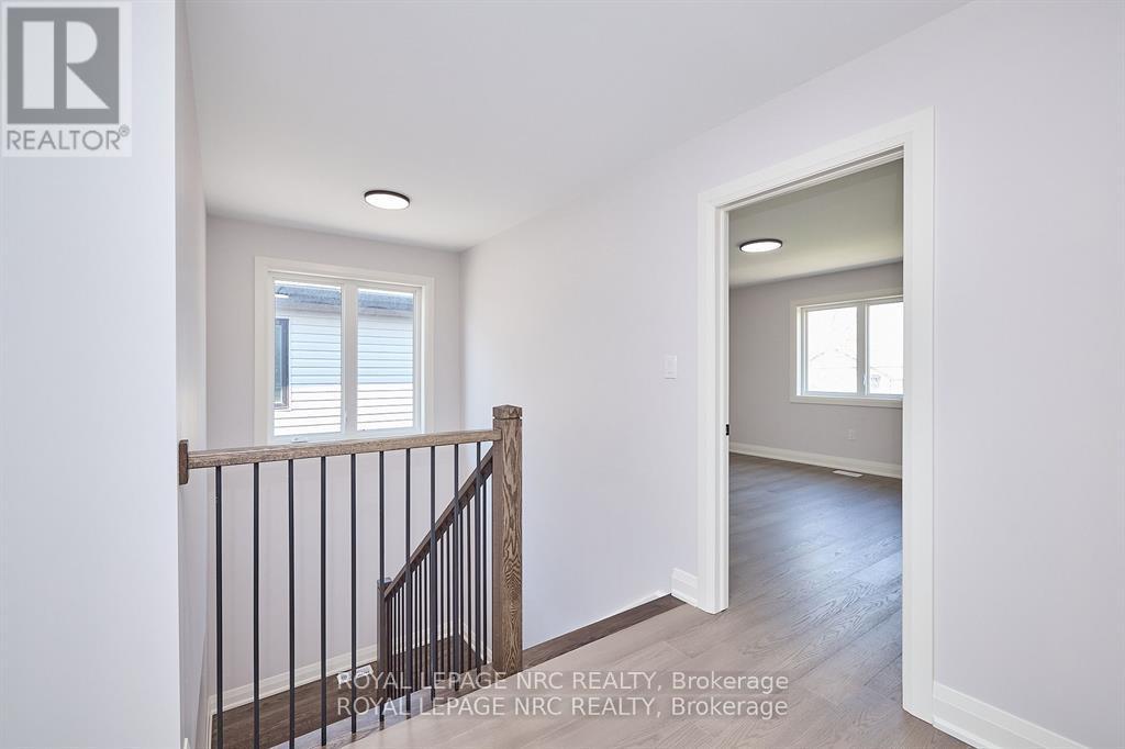 195 Hodgkins Avenue, Thorold (Allanburg/thorold South), Ontario  L2V 0M6 - Photo 15 - X12431743