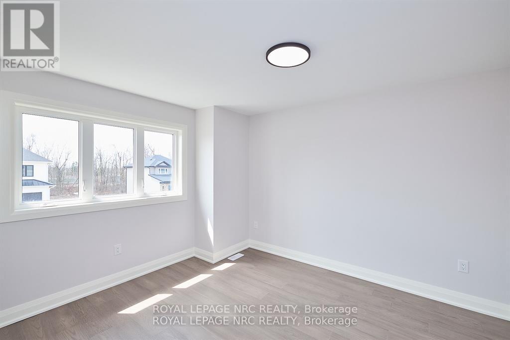 195 Hodgkins Avenue, Thorold (Allanburg/thorold South), Ontario  L2V 0M6 - Photo 16 - X12431743