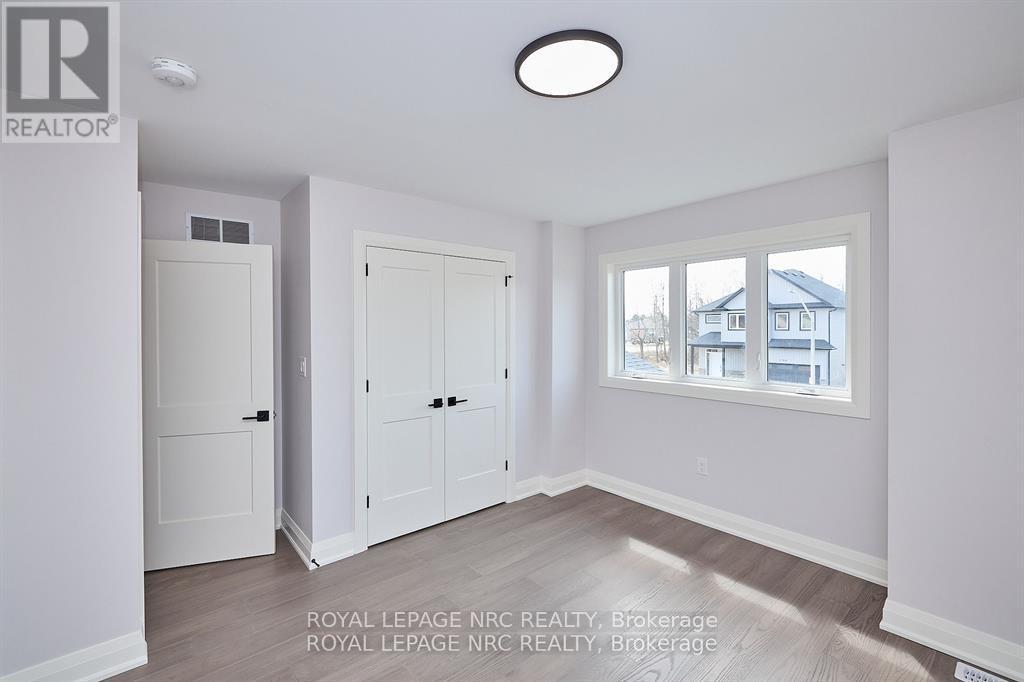 195 Hodgkins Avenue, Thorold (Allanburg/thorold South), Ontario  L2V 0M6 - Photo 17 - X12431743