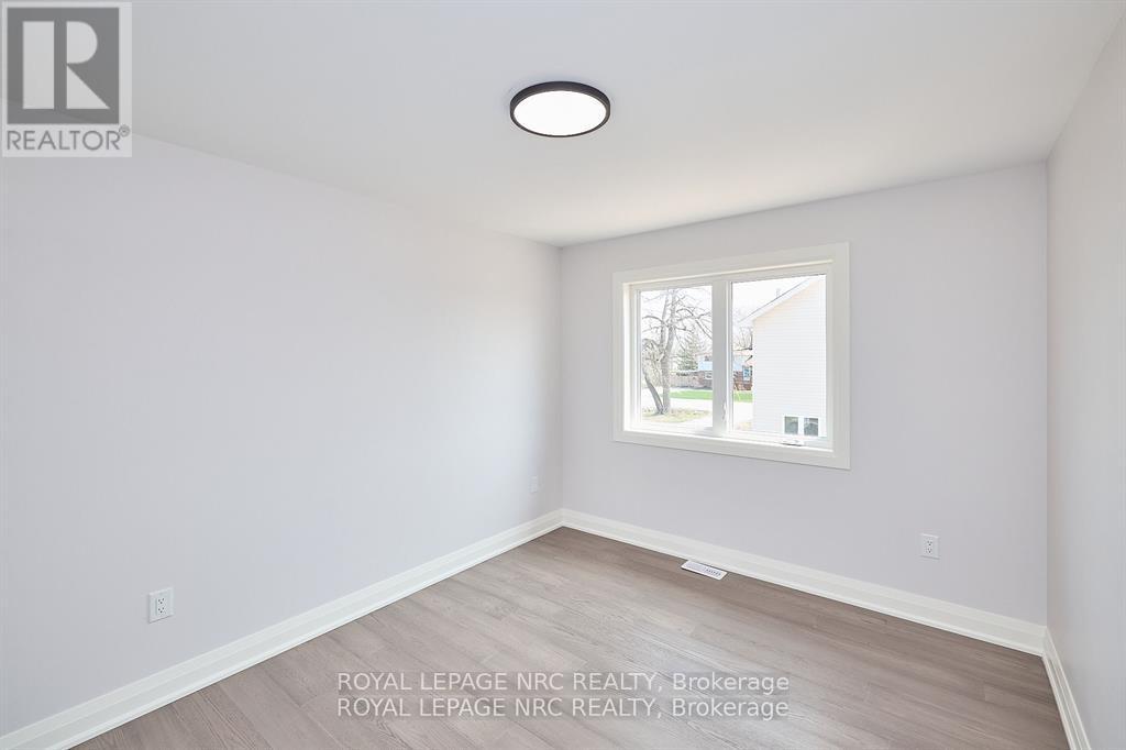 195 Hodgkins Avenue, Thorold (Allanburg/thorold South), Ontario  L2V 0M6 - Photo 20 - X12431743