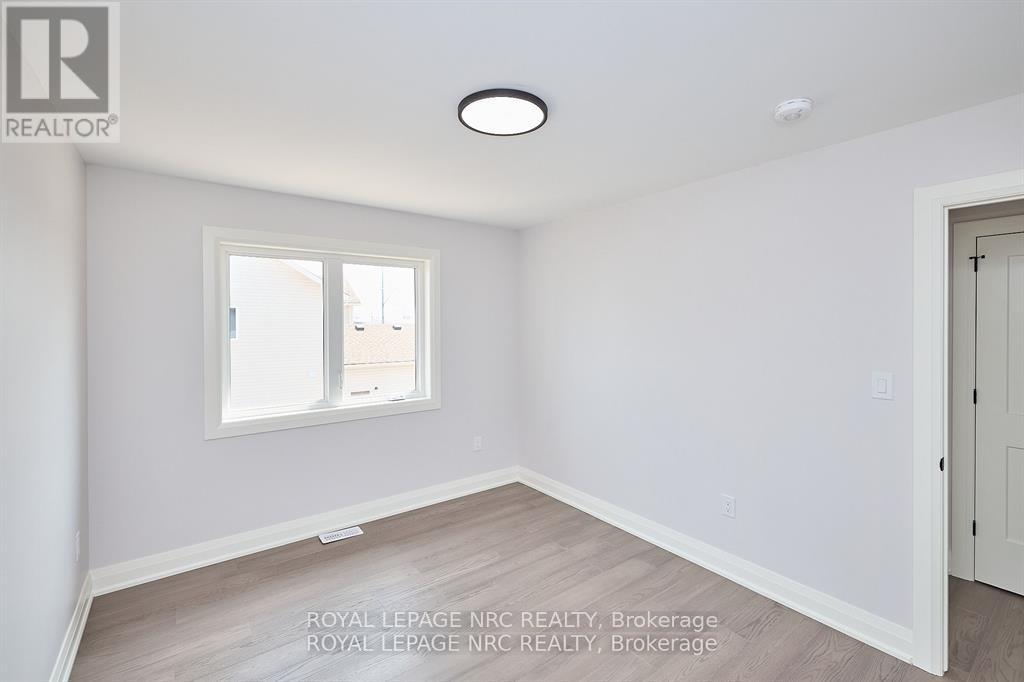 195 Hodgkins Avenue, Thorold (Allanburg/thorold South), Ontario  L2V 0M6 - Photo 21 - X12431743