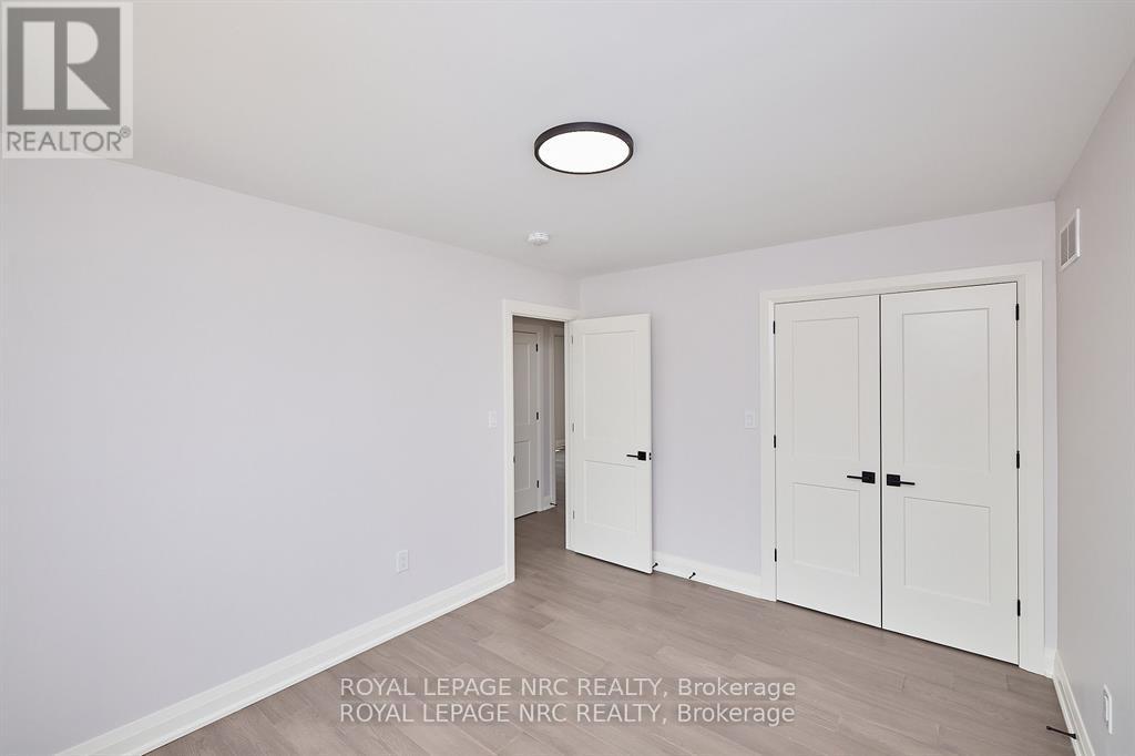 195 Hodgkins Avenue, Thorold (Allanburg/thorold South), Ontario  L2V 0M6 - Photo 22 - X12431743