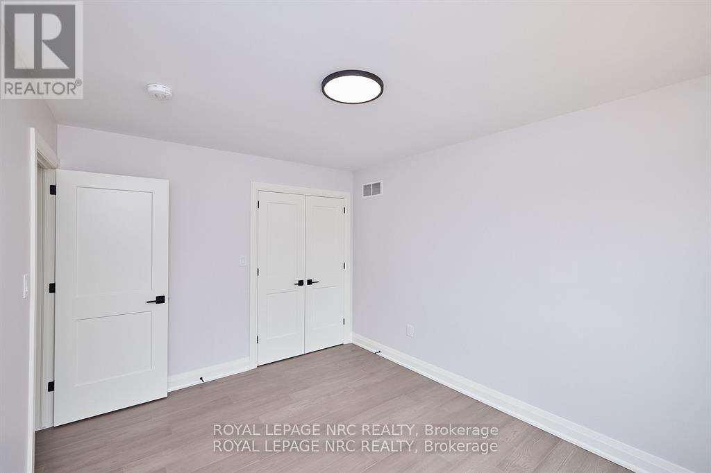 195 Hodgkins Avenue, Thorold (Allanburg/thorold South), Ontario  L2V 0M6 - Photo 23 - X12431743