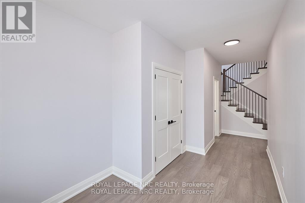 195 Hodgkins Avenue, Thorold (Allanburg/thorold South), Ontario  L2V 0M6 - Photo 3 - X12431743