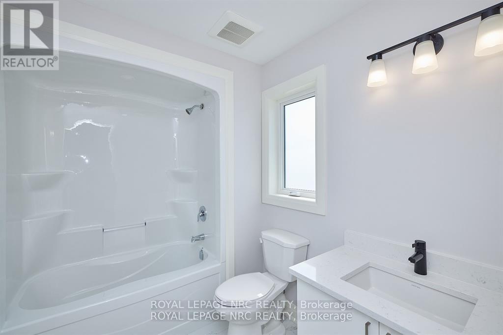 195 Hodgkins Avenue, Thorold (Allanburg/thorold South), Ontario  L2V 0M6 - Photo 30 - X12431743