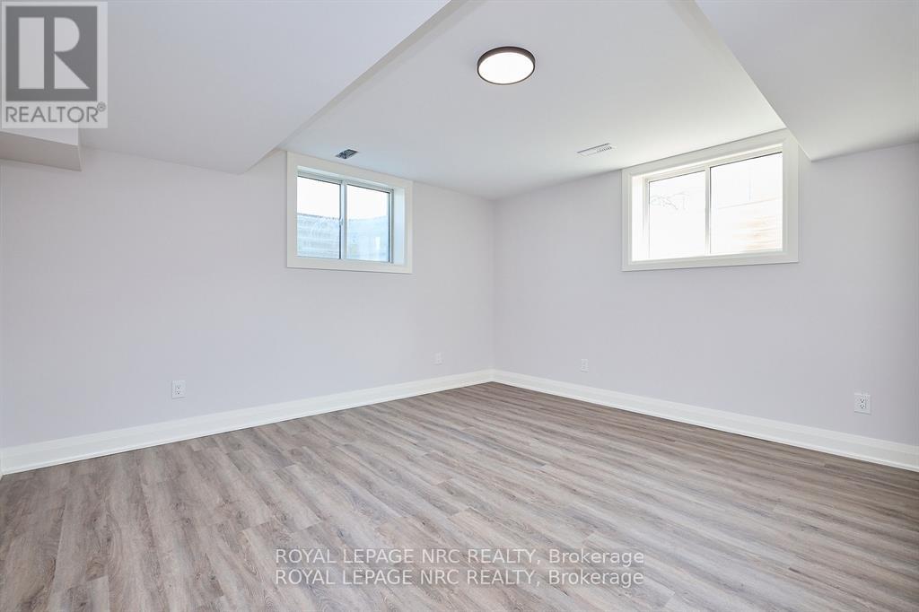 195 Hodgkins Avenue, Thorold (Allanburg/thorold South), Ontario  L2V 0M6 - Photo 32 - X12431743