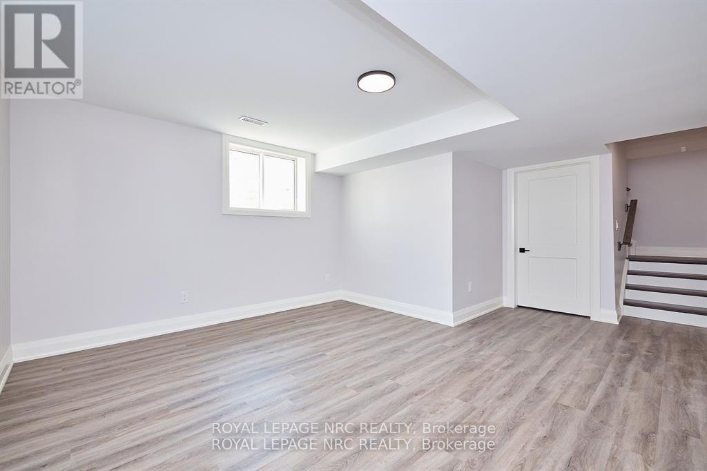 195 Hodgkins Avenue, Thorold (Allanburg/thorold South), Ontario  L2V 0M6 - Photo 33 - X12431743