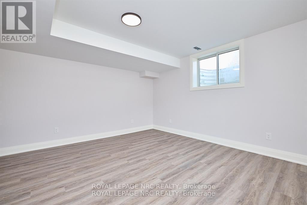 195 Hodgkins Avenue, Thorold (Allanburg/thorold South), Ontario  L2V 0M6 - Photo 35 - X12431743