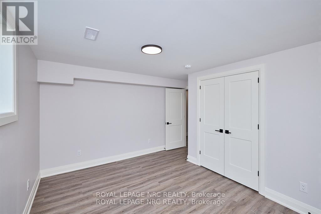195 Hodgkins Avenue, Thorold (Allanburg/thorold South), Ontario  L2V 0M6 - Photo 36 - X12431743