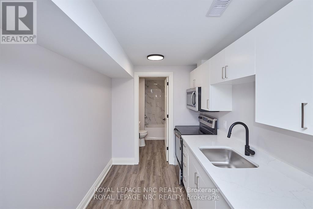 195 Hodgkins Avenue, Thorold (Allanburg/thorold South), Ontario  L2V 0M6 - Photo 40 - X12431743