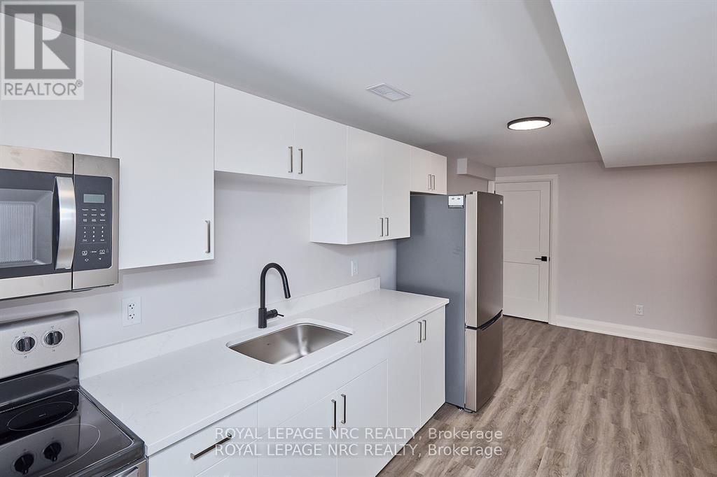 195 Hodgkins Avenue, Thorold (Allanburg/thorold South), Ontario  L2V 0M6 - Photo 41 - X12431743