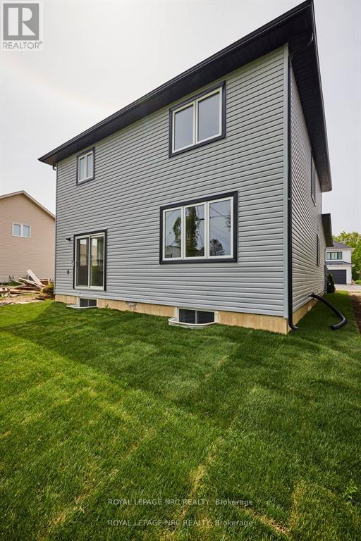 195 Hodgkins Avenue, Thorold (Allanburg/thorold South), Ontario  L2V 0M6 - Photo 43 - X12431743