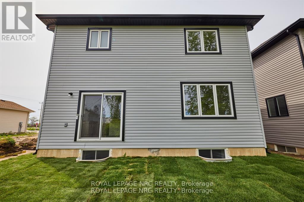 195 Hodgkins Avenue, Thorold (Allanburg/thorold South), Ontario  L2V 0M6 - Photo 44 - X12431743