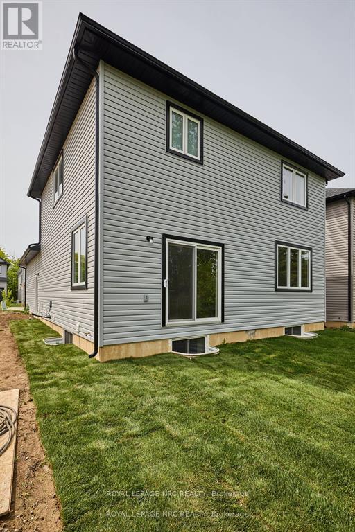 195 Hodgkins Avenue, Thorold (Allanburg/thorold South), Ontario  L2V 0M6 - Photo 45 - X12431743