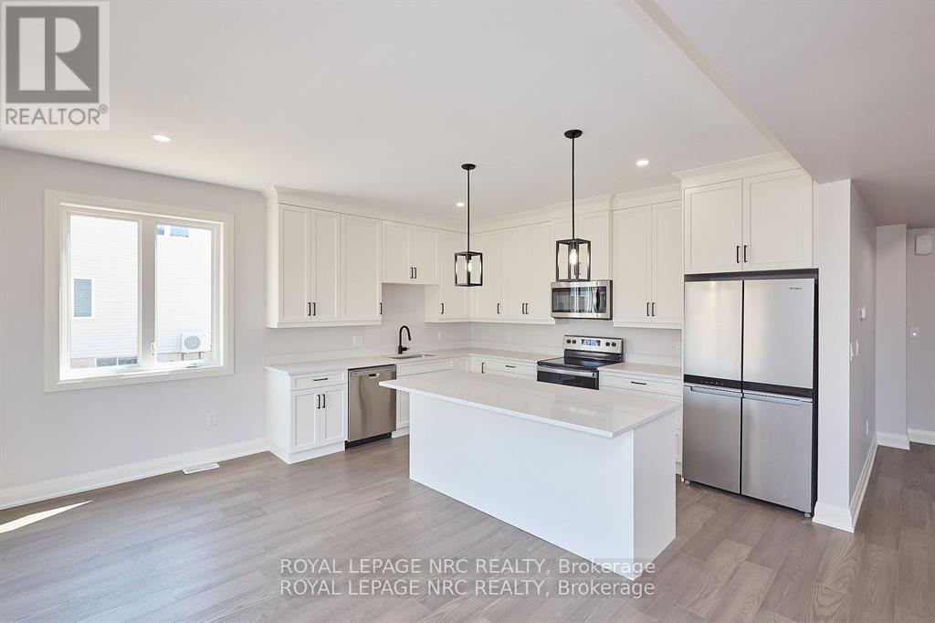 195 Hodgkins Avenue, Thorold (Allanburg/thorold South), Ontario  L2V 0M6 - Photo 5 - X12431743