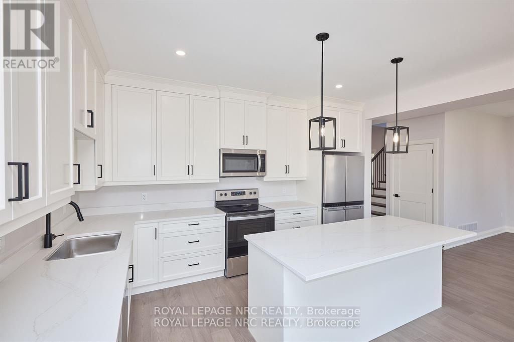 195 Hodgkins Avenue, Thorold (Allanburg/thorold South), Ontario  L2V 0M6 - Photo 6 - X12431743