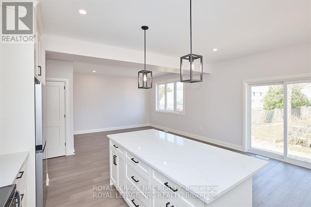 195 Hodgkins Avenue, Thorold (Allanburg/thorold South), Ontario  L2V 0M6 - Photo 7 - X12431743