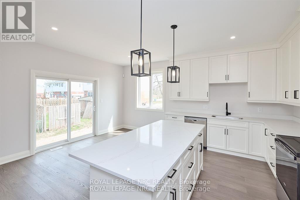 195 Hodgkins Avenue, Thorold (Allanburg/thorold South), Ontario  L2V 0M6 - Photo 9 - X12431743