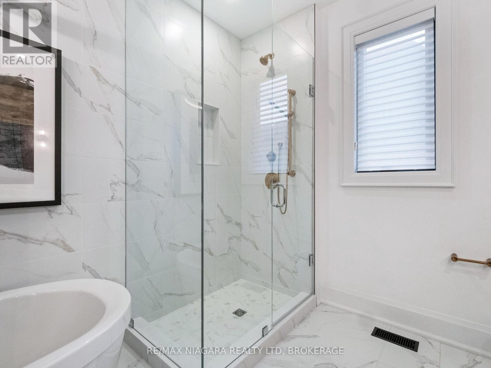 2317 Terravita Drive, Niagara Falls (Stamford), Ontario  L2J 0E9 - Photo 23 - X12431777