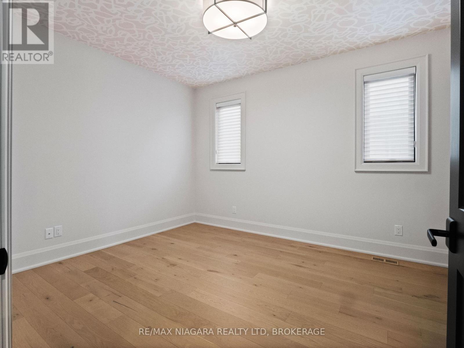2317 Terravita Drive, Niagara Falls (Stamford), Ontario  L2J 0E9 - Photo 27 - X12431777