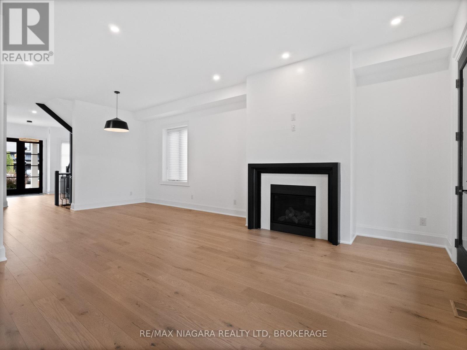 2317 Terravita Drive, Niagara Falls (Stamford), Ontario  L2J 0E9 - Photo 9 - X12431777