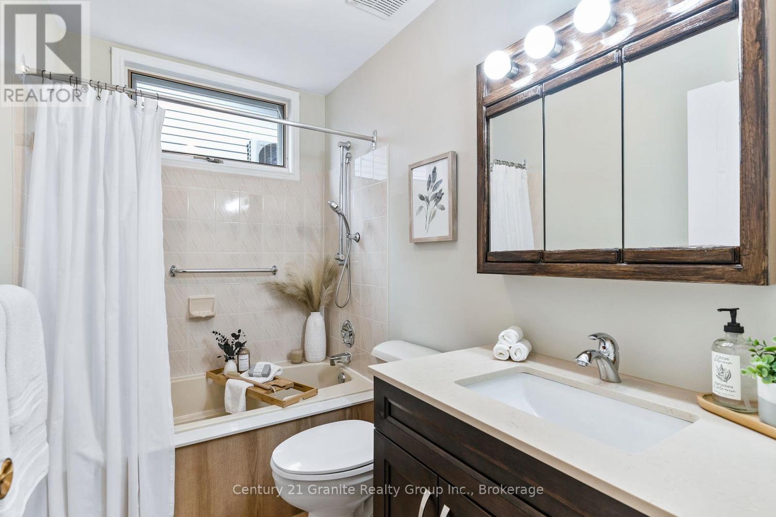 34 Cedartree Lane, Kawartha Lakes, Ontario  K0M 1A0 - Photo 16 - X12431737