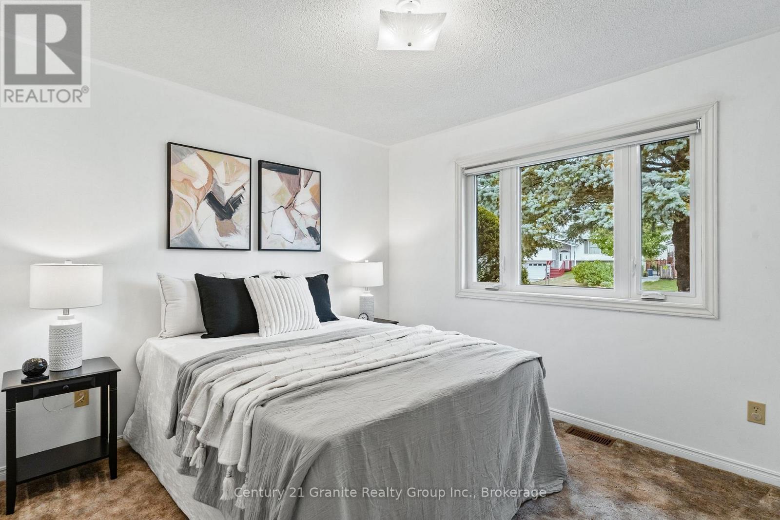34 Cedartree Lane, Kawartha Lakes, Ontario  K0M 1A0 - Photo 18 - X12431737