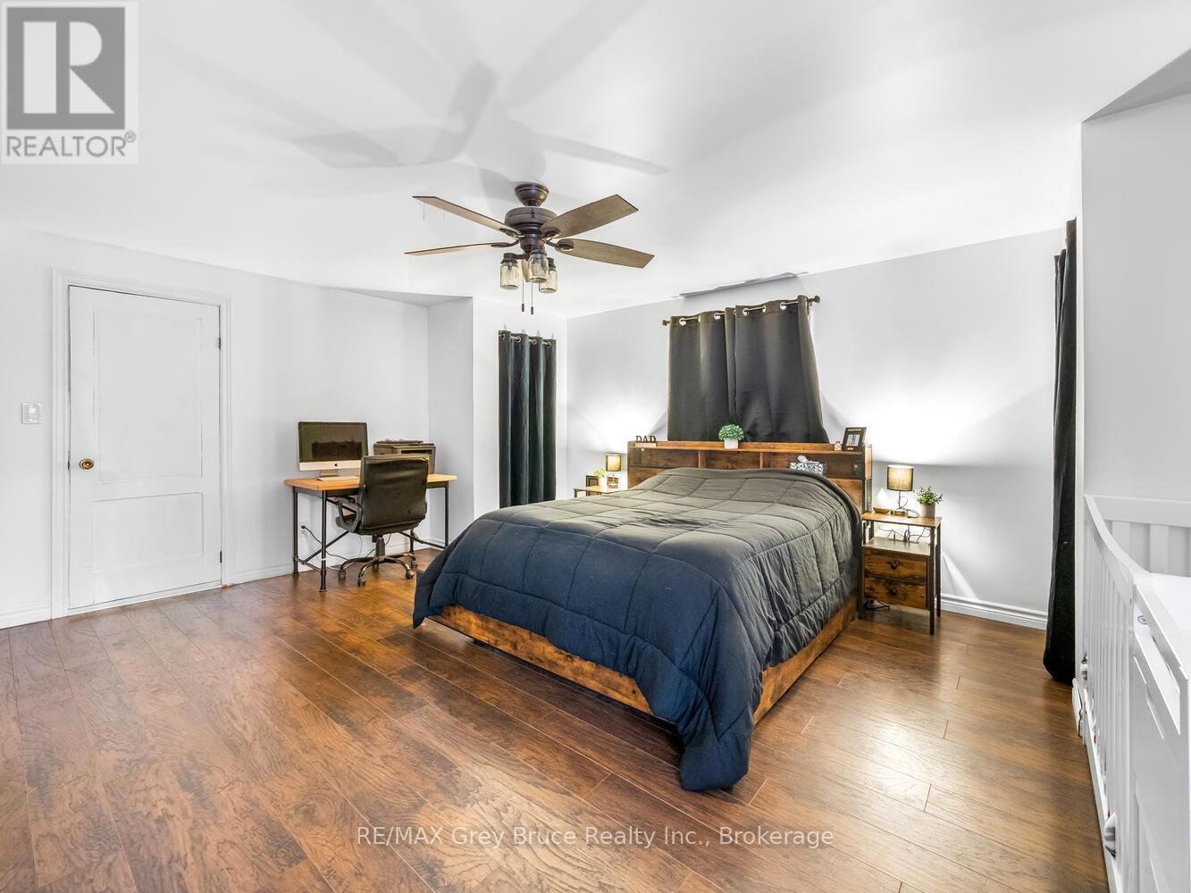 217 Kings Crescent, South Bruce Peninsula, Ontario  N0H 2T0 - Photo 13 - X12431760