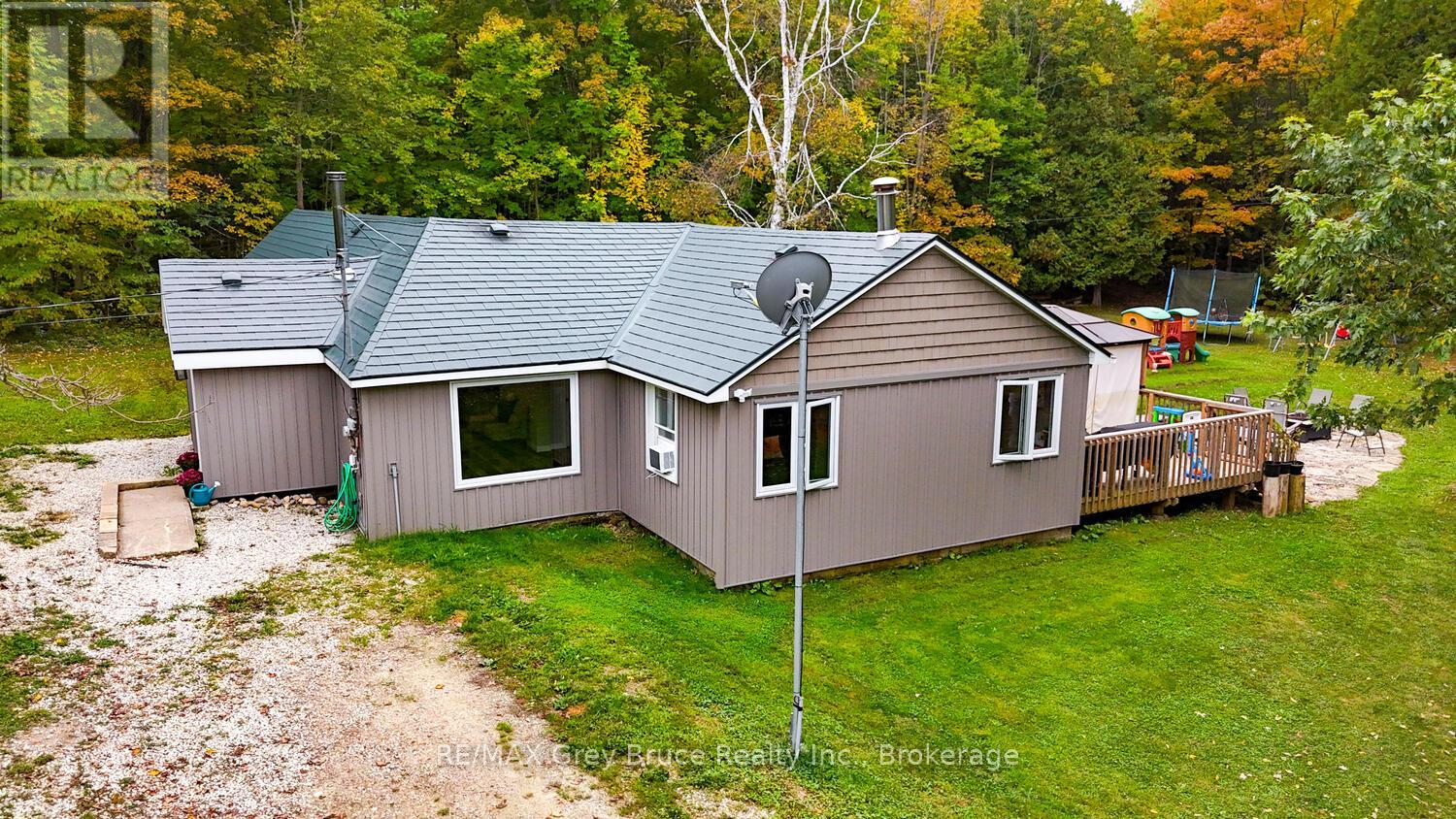 217 Kings Crescent, South Bruce Peninsula, Ontario  N0H 2T0 - Photo 2 - X12431760