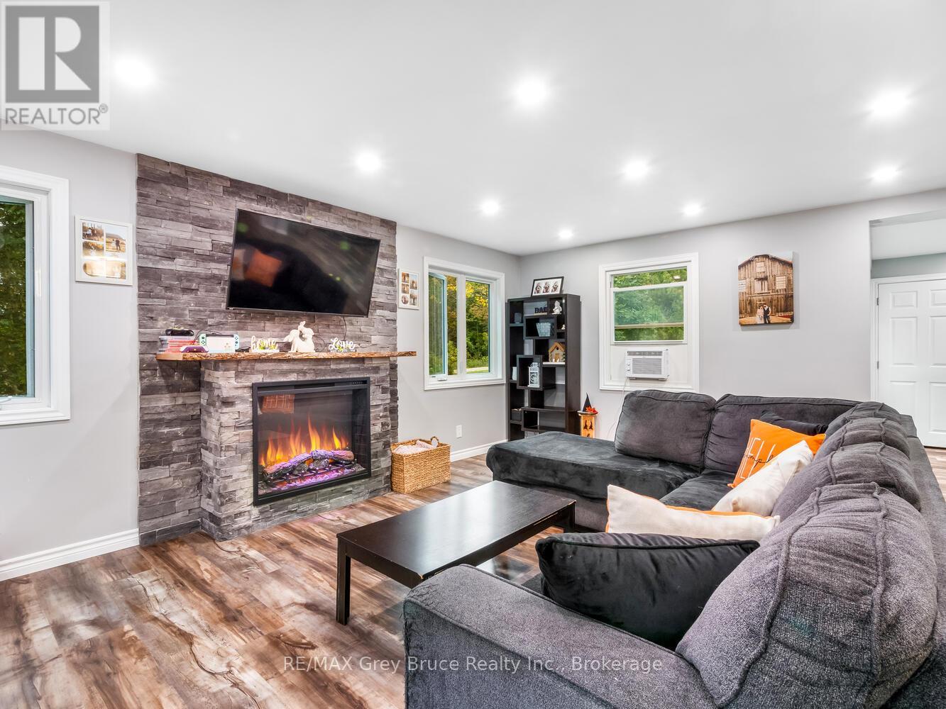 217 Kings Crescent, South Bruce Peninsula, Ontario  N0H 2T0 - Photo 21 - X12431760
