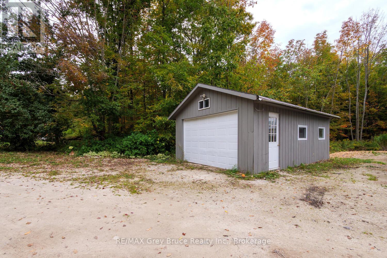 217 Kings Crescent, South Bruce Peninsula, Ontario  N0H 2T0 - Photo 24 - X12431760