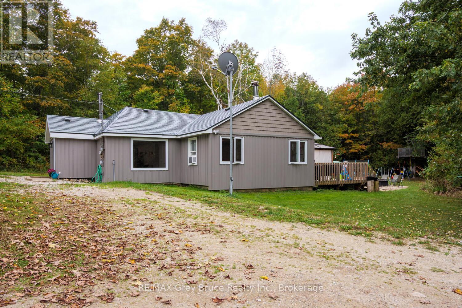 217 Kings Crescent, South Bruce Peninsula, Ontario  N0H 2T0 - Photo 25 - X12431760