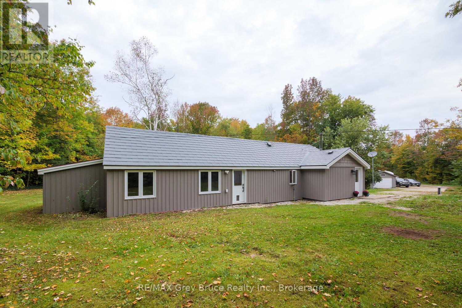 217 Kings Crescent, South Bruce Peninsula, Ontario  N0H 2T0 - Photo 28 - X12431760