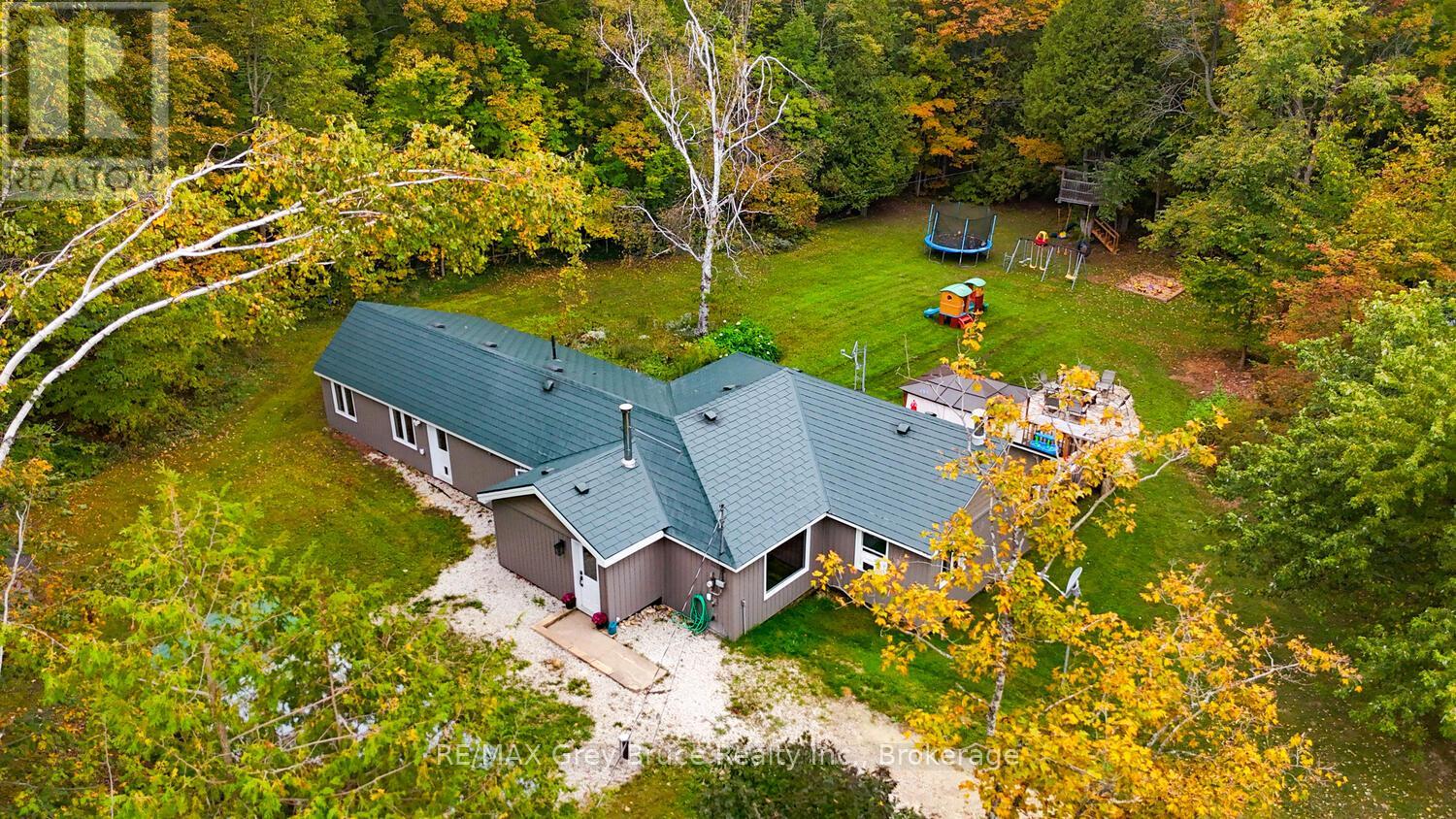 217 Kings Crescent, South Bruce Peninsula, Ontario  N0H 2T0 - Photo 3 - X12431760