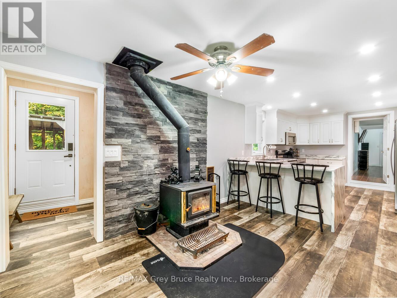 217 Kings Crescent, South Bruce Peninsula, Ontario  N0H 2T0 - Photo 7 - X12431760