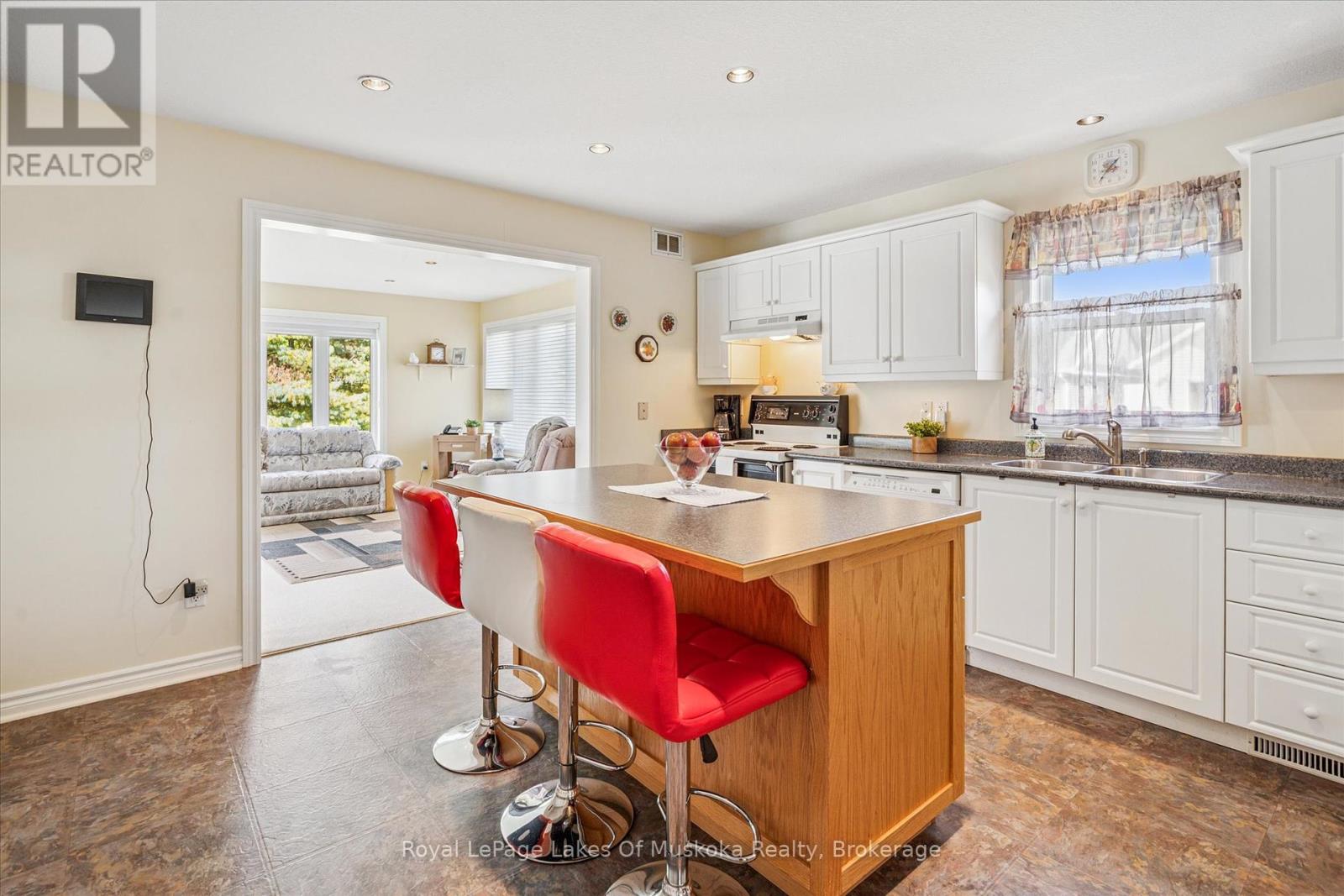 7 Inveraray Court, Bracebridge, Ontario  P1L 2H2 - Photo 11 - X12431781