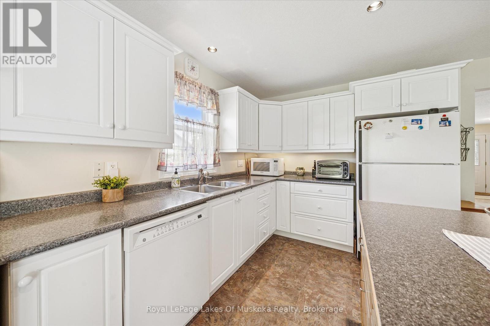 7 Inveraray Court, Bracebridge, Ontario  P1L 2H2 - Photo 13 - X12431781