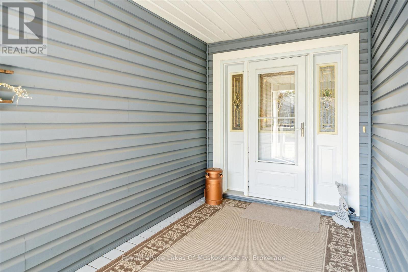 7 Inveraray Court, Bracebridge, Ontario  P1L 2H2 - Photo 4 - X12431781
