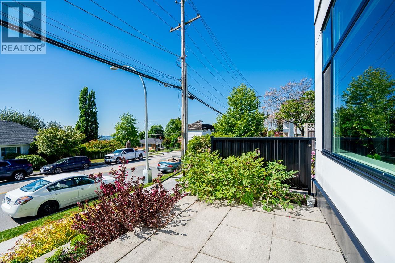 2 1211 Eighth Avenue, New Westminster, British Columbia  V3M 2R8 - Photo 2 - R3053023