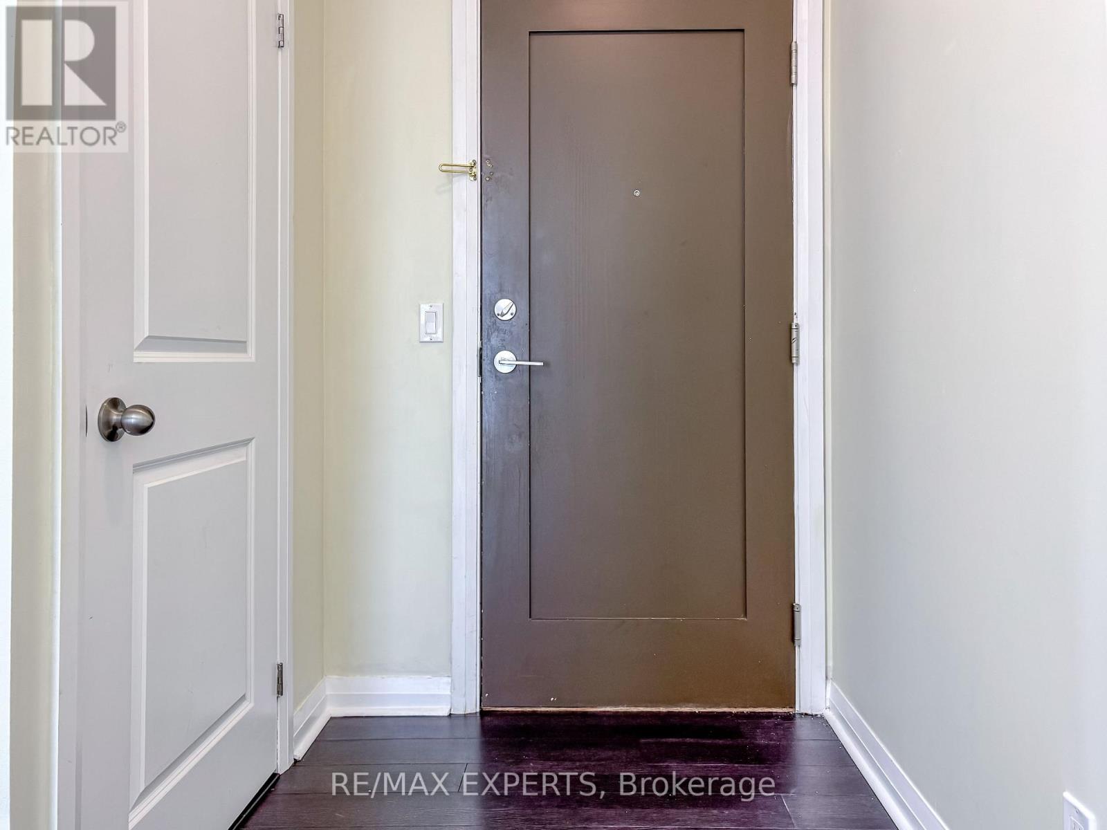 504 - 55 Eglinton Avenue W, Mississauga, Ontario  L5R 0E4 - Photo 11 - W12379328