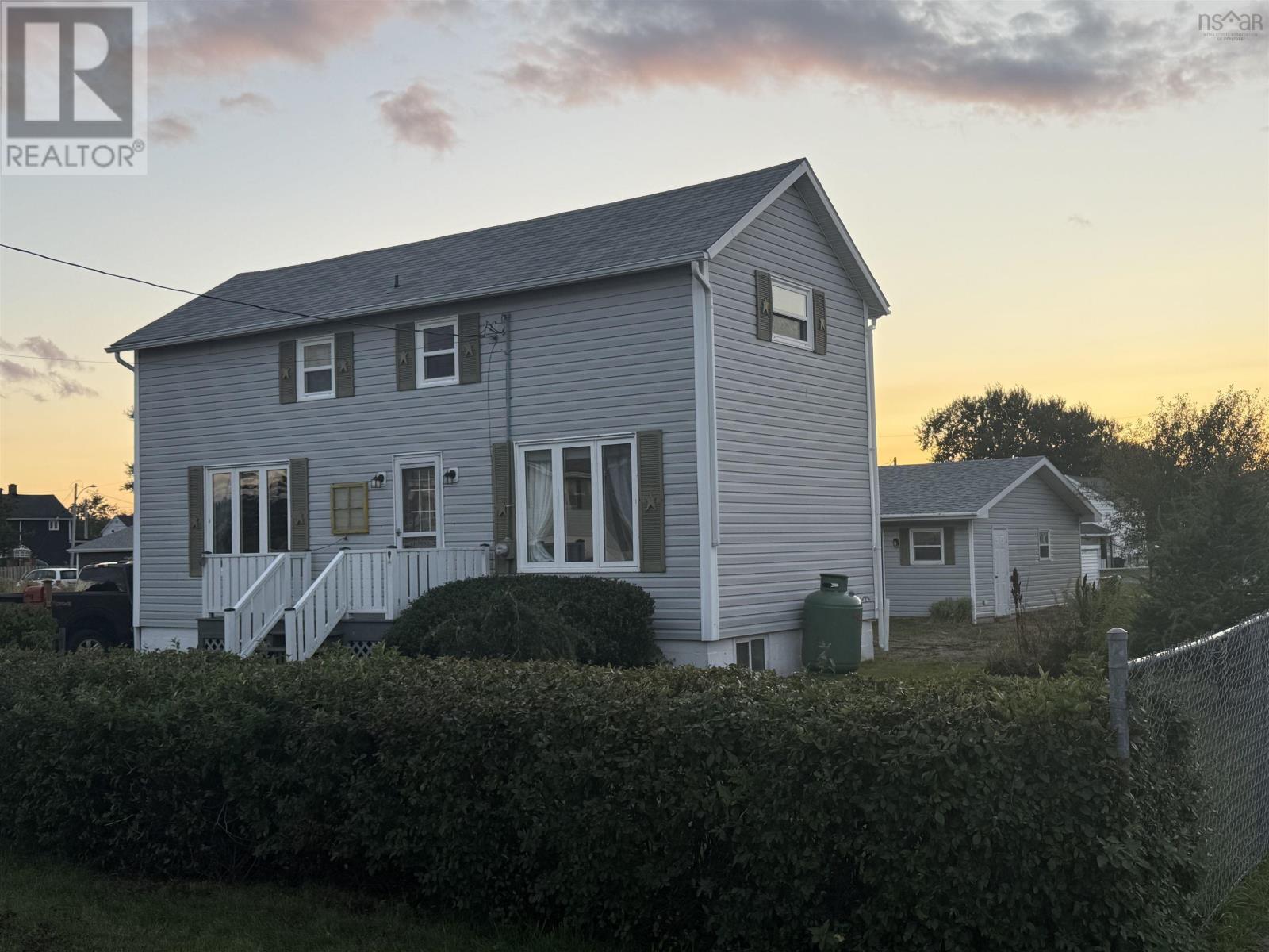 367 Thirteenth Street, New Waterford, Nova Scotia  B1H 4B5 - Photo 4 - 202523687