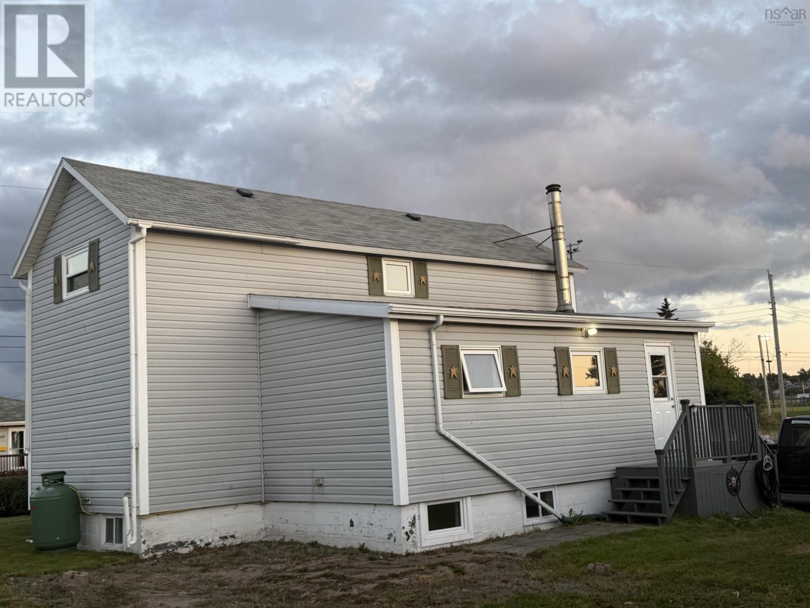 367 Thirteenth Street, New Waterford, Nova Scotia  B1H 4B5 - Photo 5 - 202523687