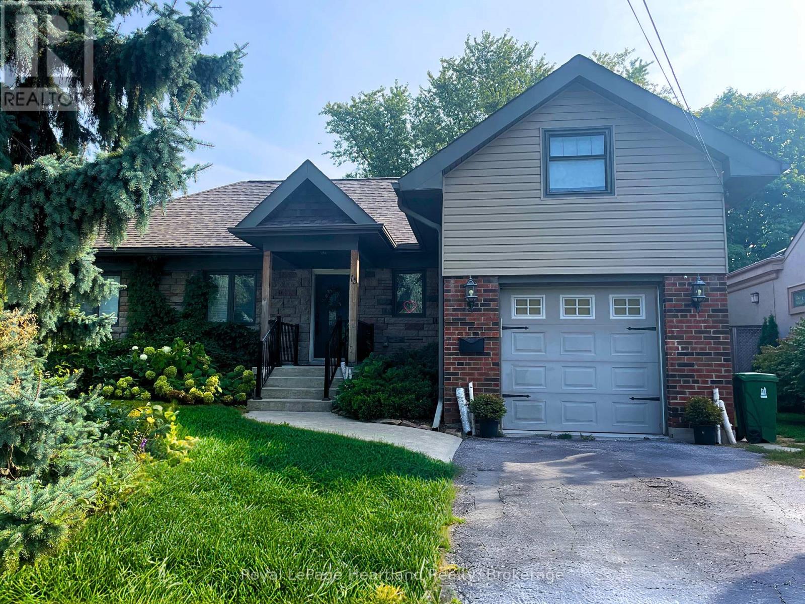 15 SCARBOROUGH HEIGHTS BOULEVARD, Toronto, Ontario