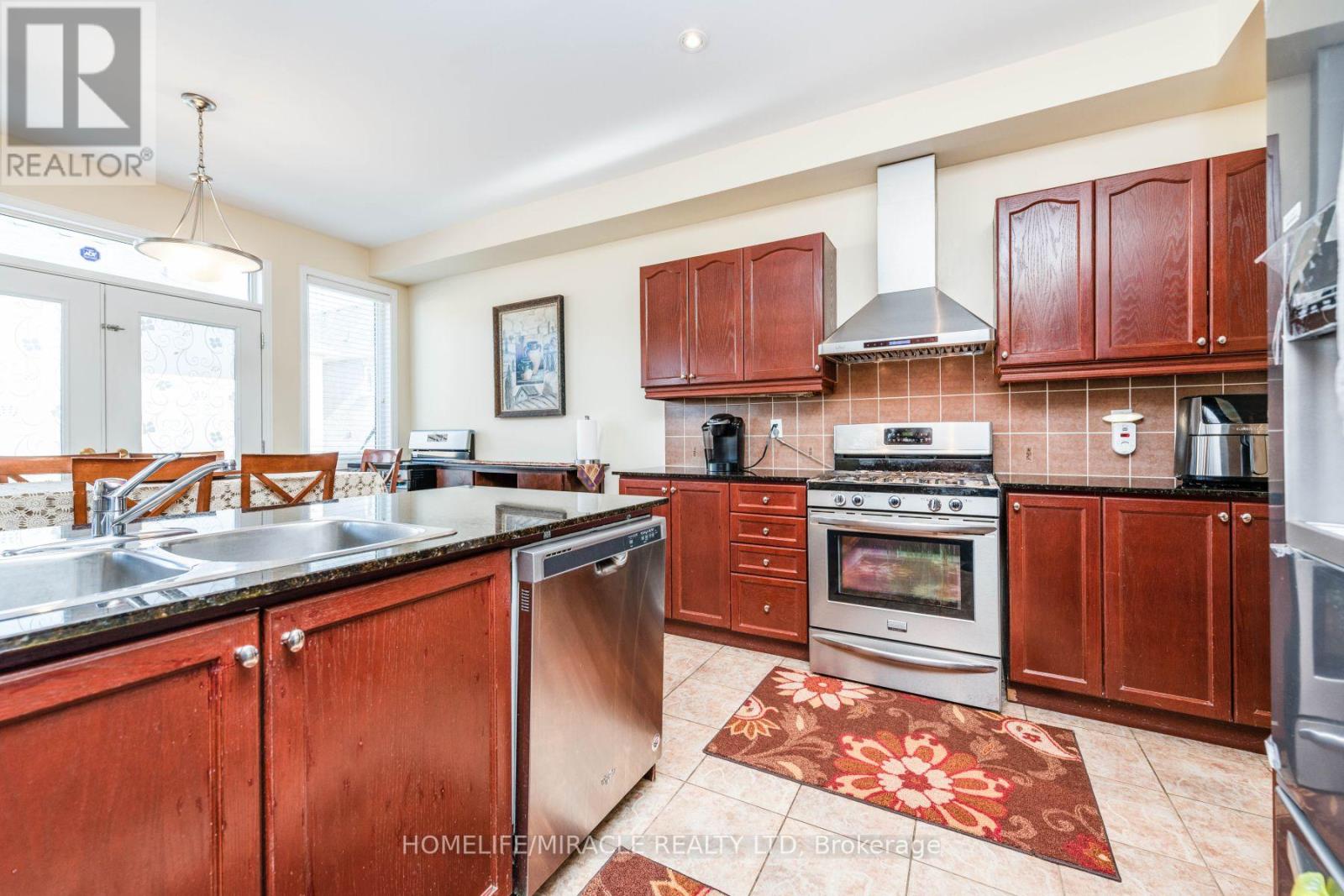 8 Solway Crescent, Ajax, Ontario  L1Z 0A7 - Photo 16 - E12428116