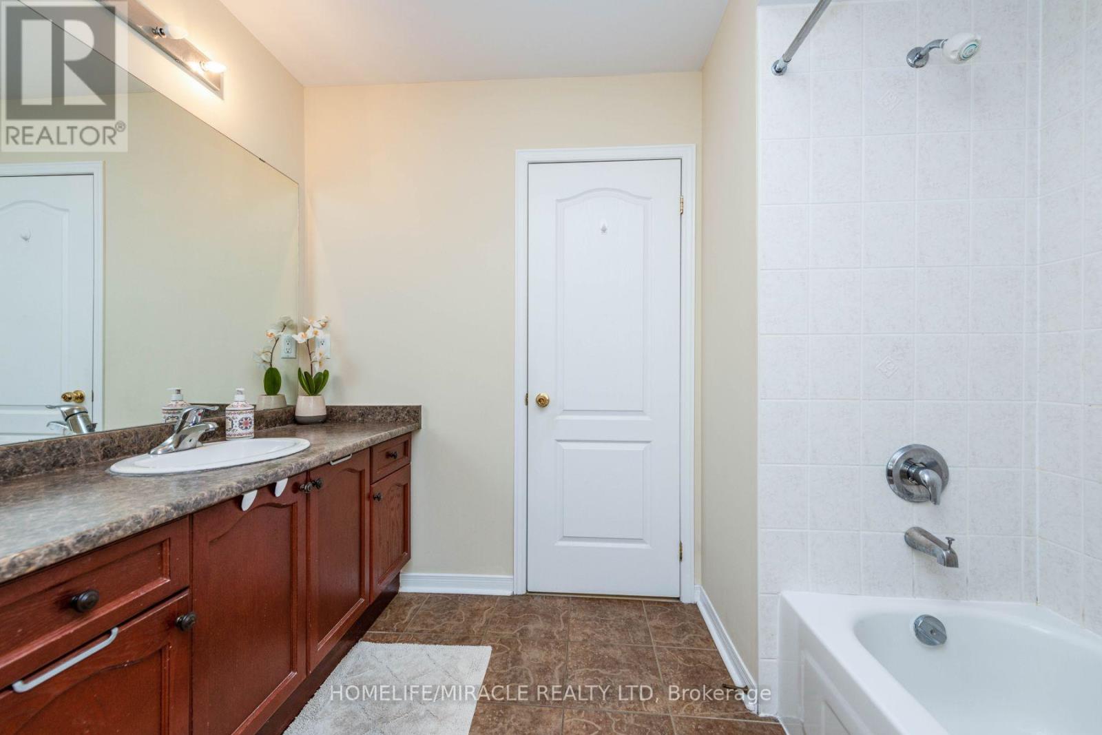 8 Solway Crescent, Ajax, Ontario  L1Z 0A7 - Photo 27 - E12428116